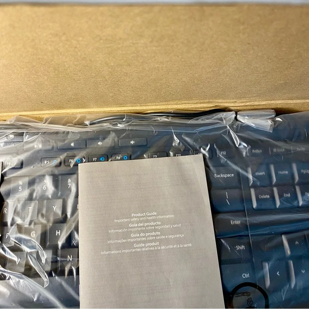 Microsoft Wired Keyboard 600 Black Model 1576 Quiet-Touch Keys Spill-Resistant